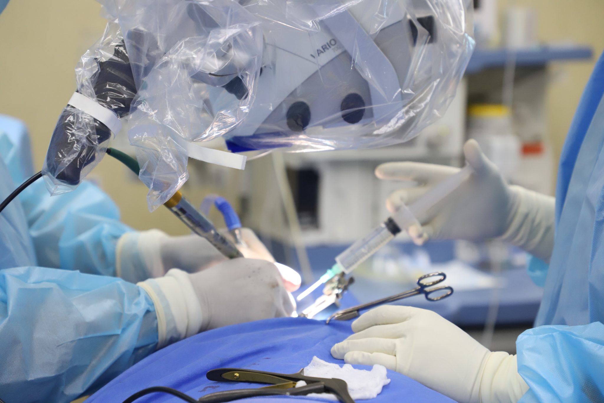 Specialists From The Abel Gilbert Pontón Hospital Perform Decompression And Biopsy Of A Spinal