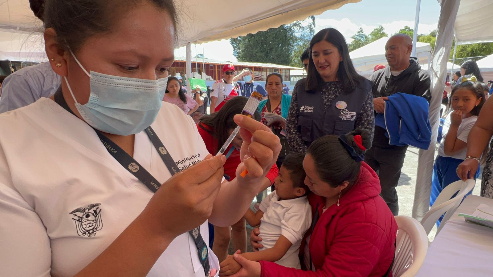 Quito M S De Ni Os Inmunizados En El Primer D A De La Campa A